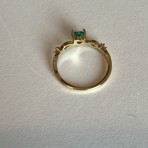 NWT Heart Shaped Gold Tone Multicolour Ring size 7 - Picture 4 of 4